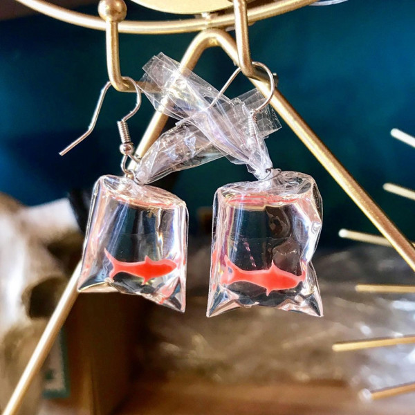 Boucles d'oreilles poissons rouges dans sachet