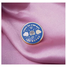 Pin's On s'en bats les Boobs 2