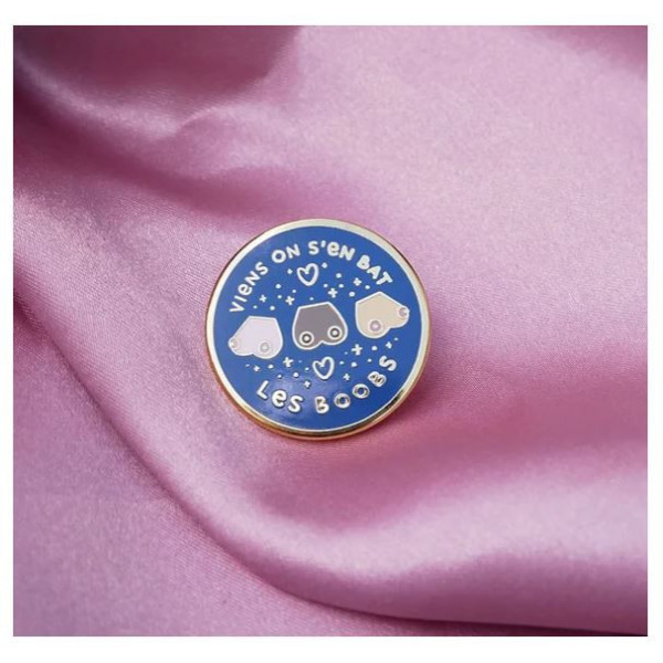 Pin's On s'en bats les Boobs